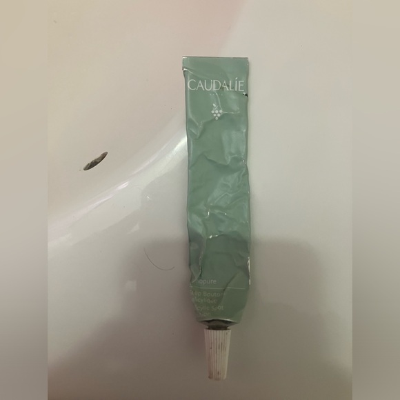 Caudalie Other - CAUDALIE Color Correcting Spot Solution with Salicylic Acid
